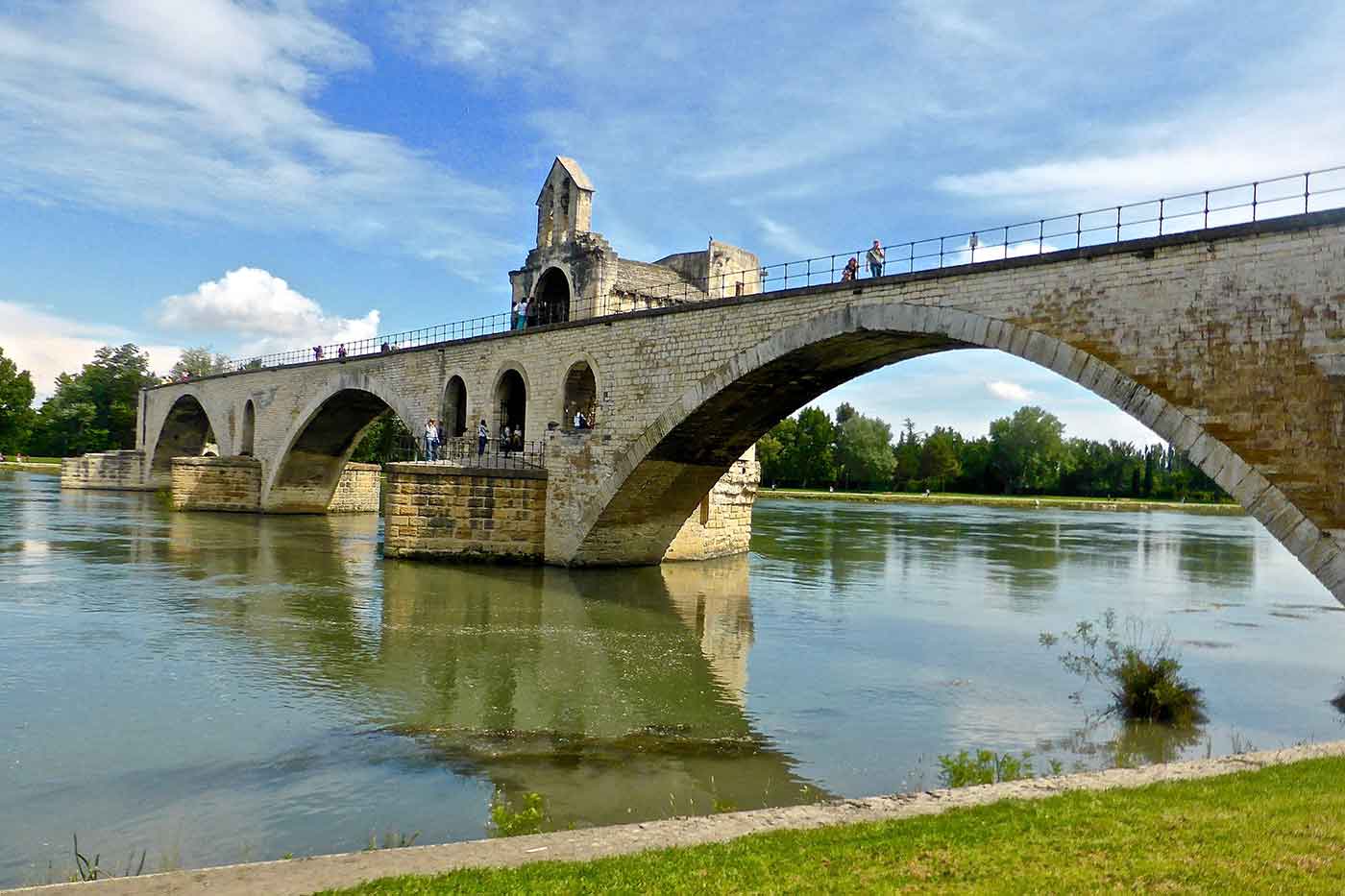 23 Beautiful Tourist Attractions to See and Things to Do in Avignon